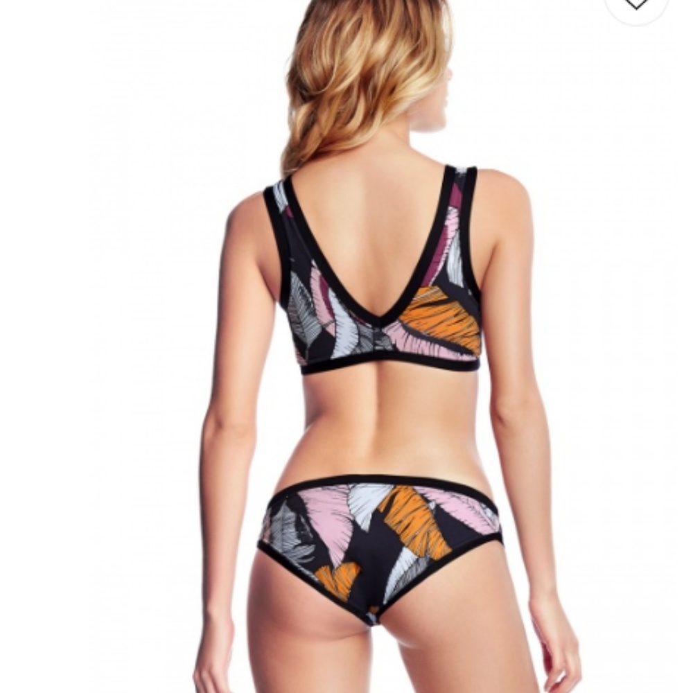 NWT MAAJI CARNIVAL SIZE L XL BIKINI TOP - Picture 2 of 2